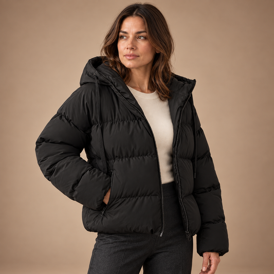 Korte Pufferjas Dames – Capuchon en Rits – Black – driekwart