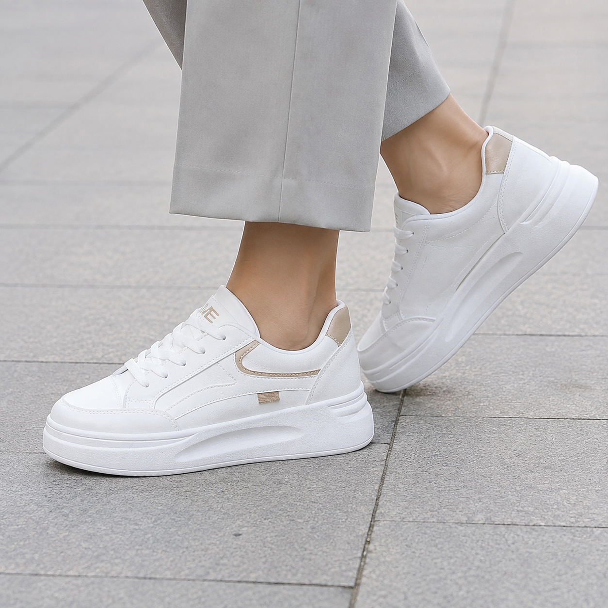 Platform sneakers dames met minimalistische afwerking – productaanzicht
