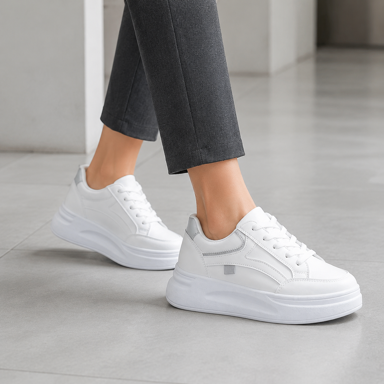 Minimalistische platform sneakers dames met veters – achteraanzicht