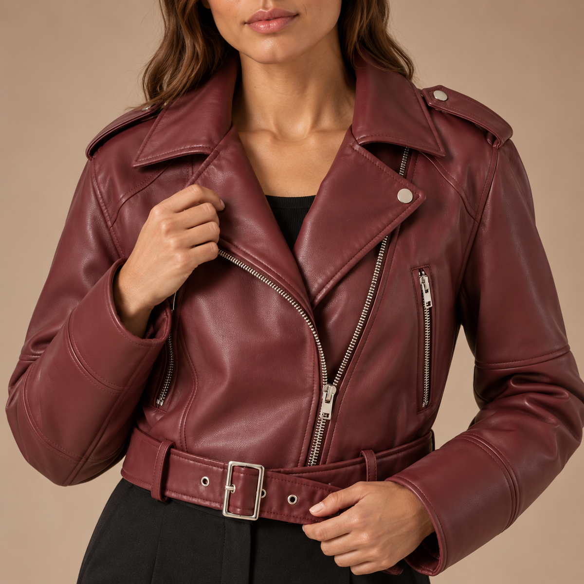 Cropped bikerjack dames in lederlook met ceintuur