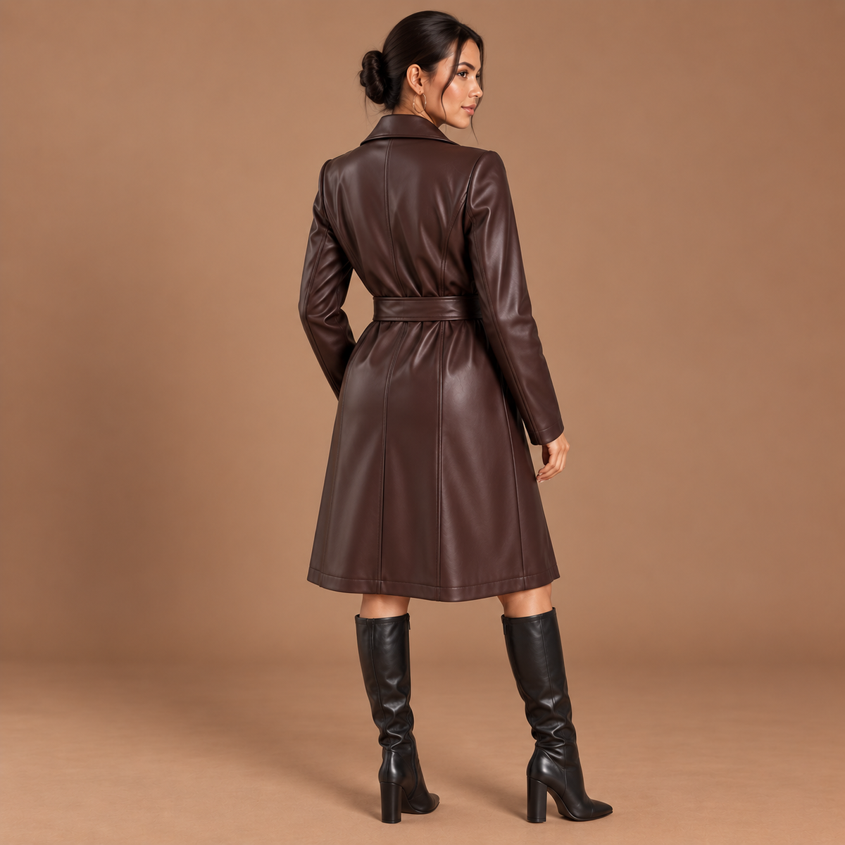 Lange lederlook jas dames met ceintuur en reverskraag