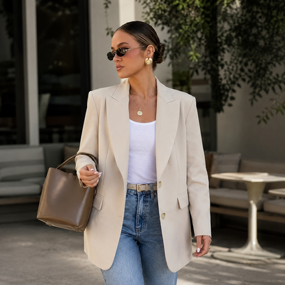 Blazer Dames Beige – Lange Colbert met Knopen en Zakken – productafbeelding