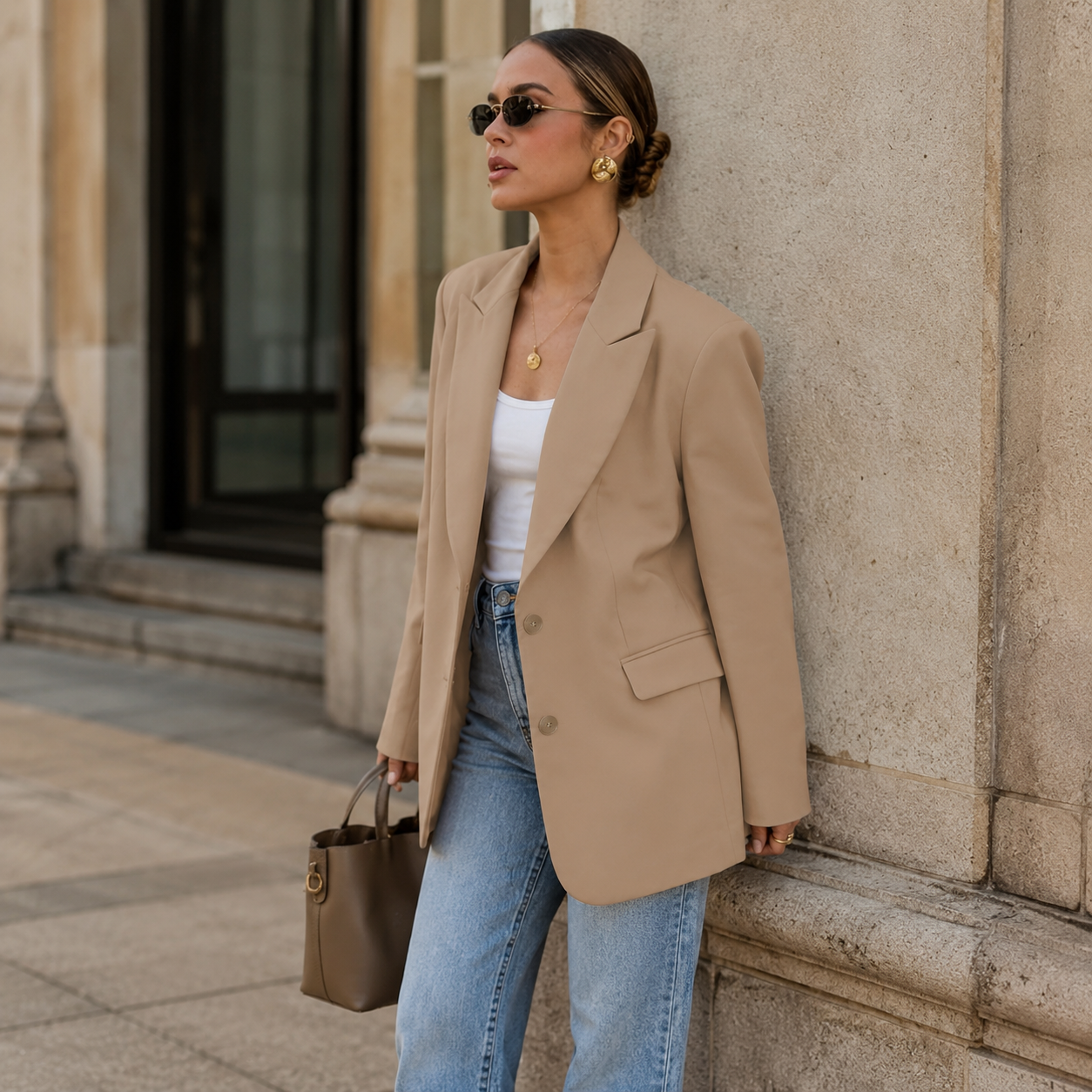 Blazer Dames Beige – Lange Colbert met Knopen en Zakken – productaanzicht 8