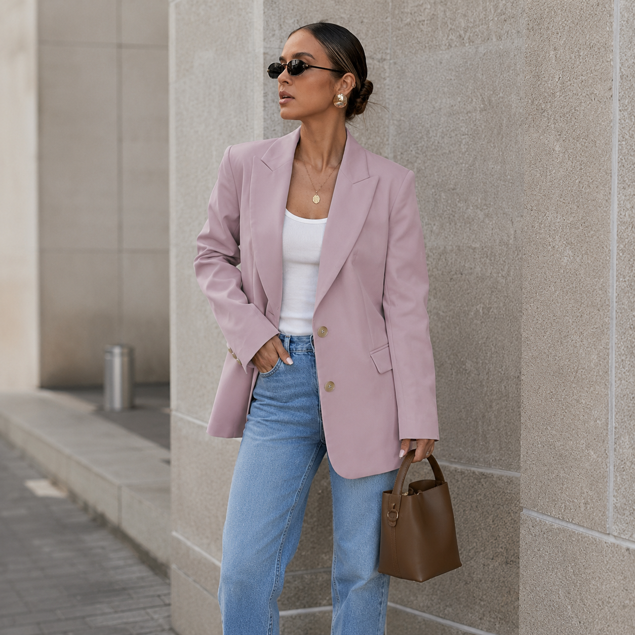 Blazer Dames Beige – Lange Colbert met Knopen en Zakken – productaanzicht 9