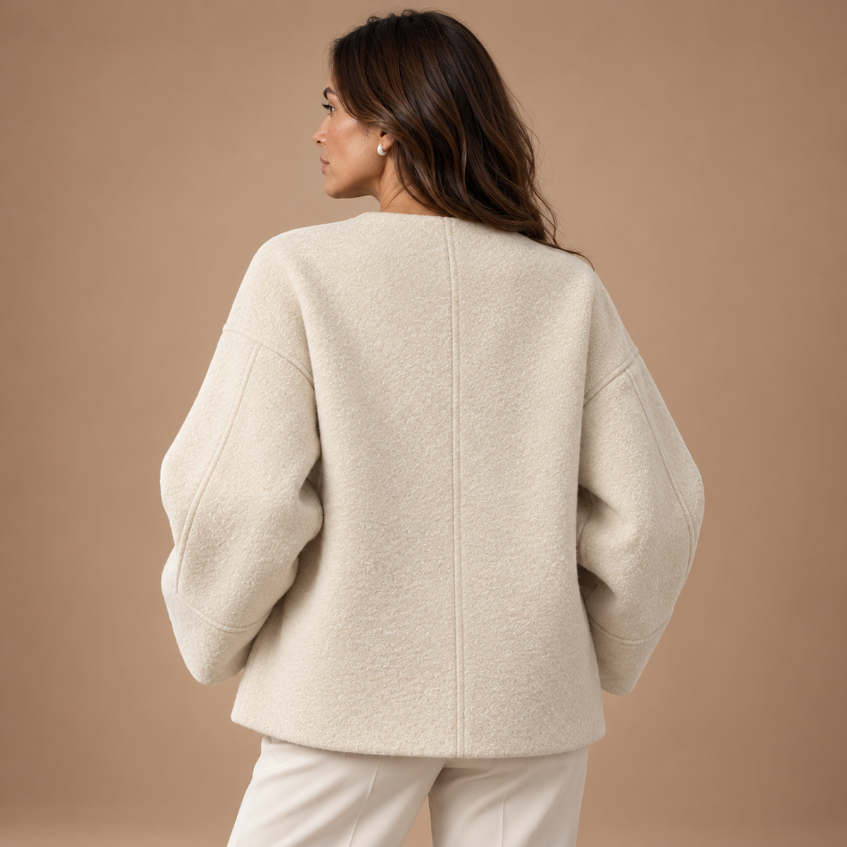 Korte Mantel Dames – Ruime Pasvorm en Ronde Hals – Apricot – achteraanzicht
