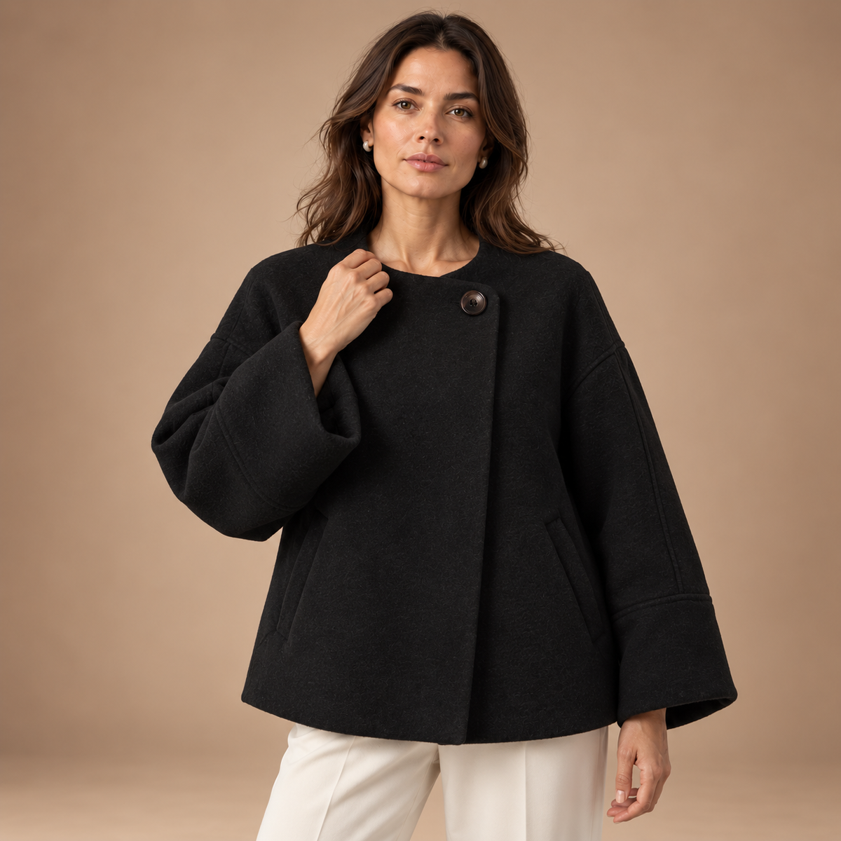 Korte Mantel Dames – Ruime Pasvorm en Ronde Hals – Black – vooraanzicht