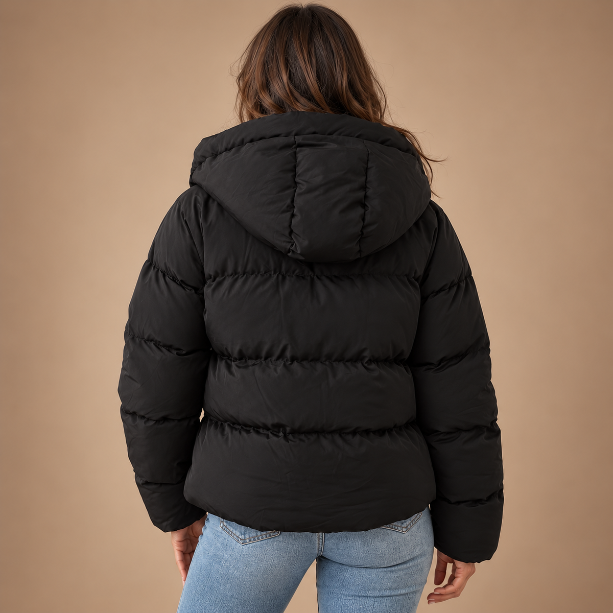Korte Pufferjas Dames – Capuchon en Rits – Black – achteraanzicht