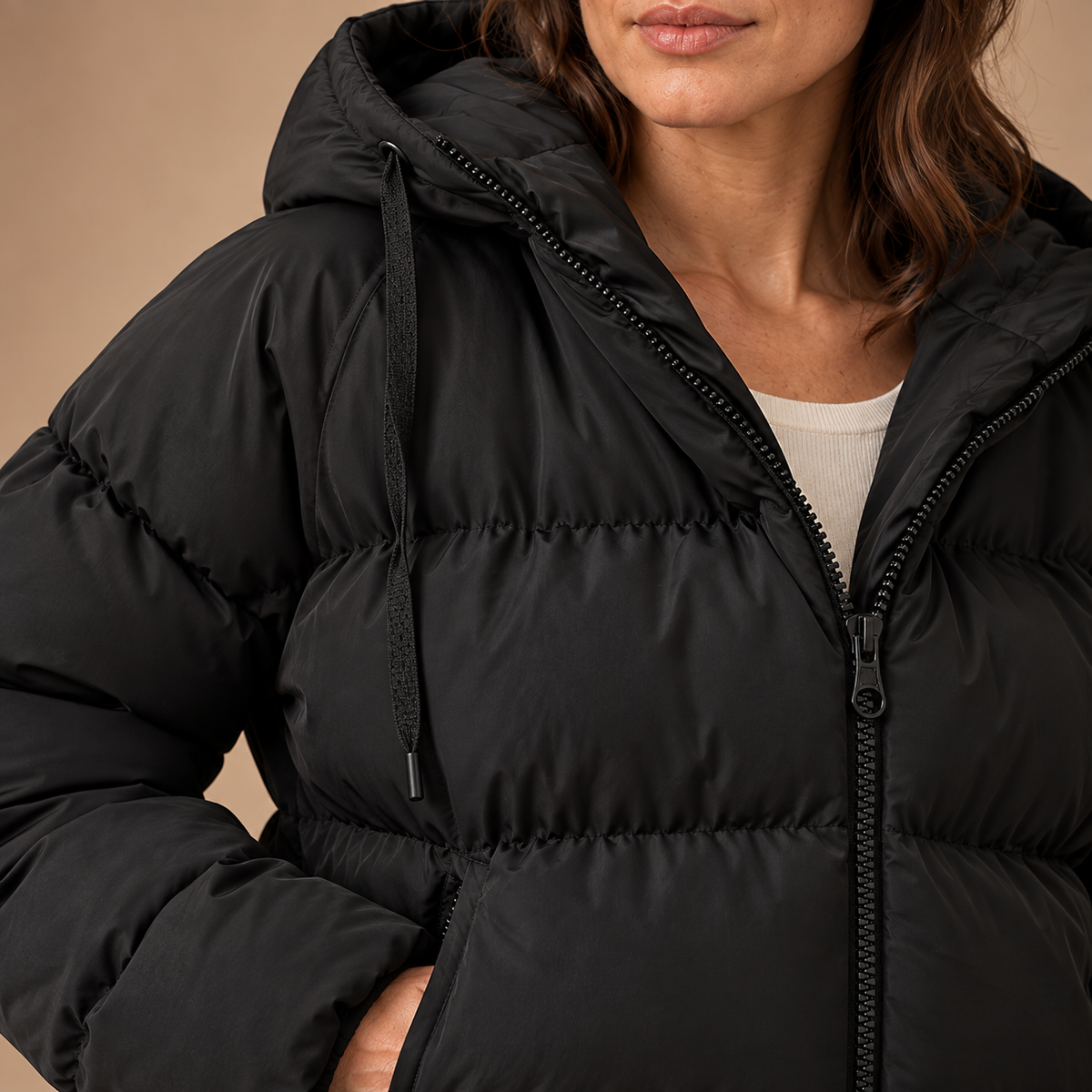 Korte Pufferjas Dames – Capuchon en Rits – Black – detail
