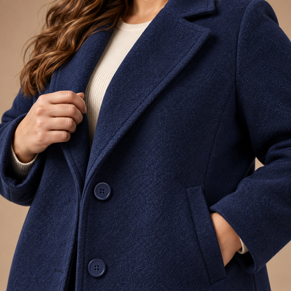 Lange Mantel Dames Grote Maten – Revers en Knopen – Navy Color – detail