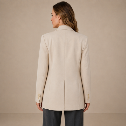 Achteraanzicht van de beige damesblazer met lange mouwen