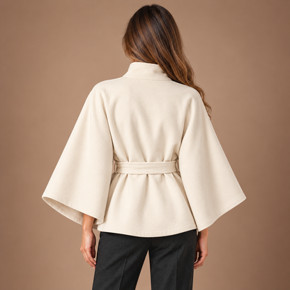 Cape jas dames in gebroken wit – achteraanzicht