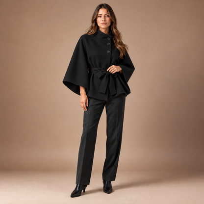 Cape jas dames in zwart – volledige outfit