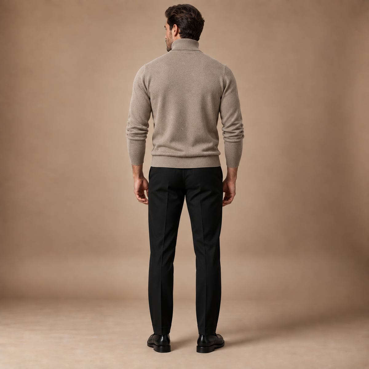 Achteraanzicht coltrui heren beige fijngebreid
