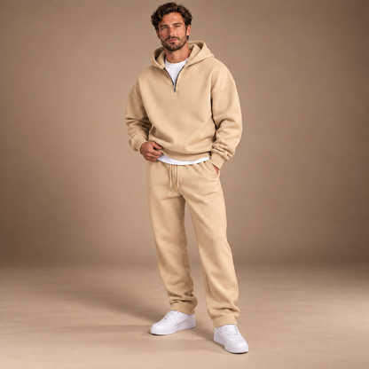Beige heren fleece trainingspak met halve rits – driekwart aanzicht