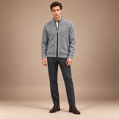 Gebreid vest heren met rits in lichtgrijs – volledig outfitbeeld