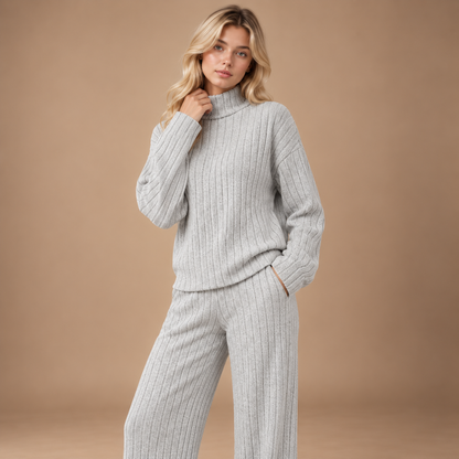 Gebreide dames set lichtgrijs volledige outfit studio pose
