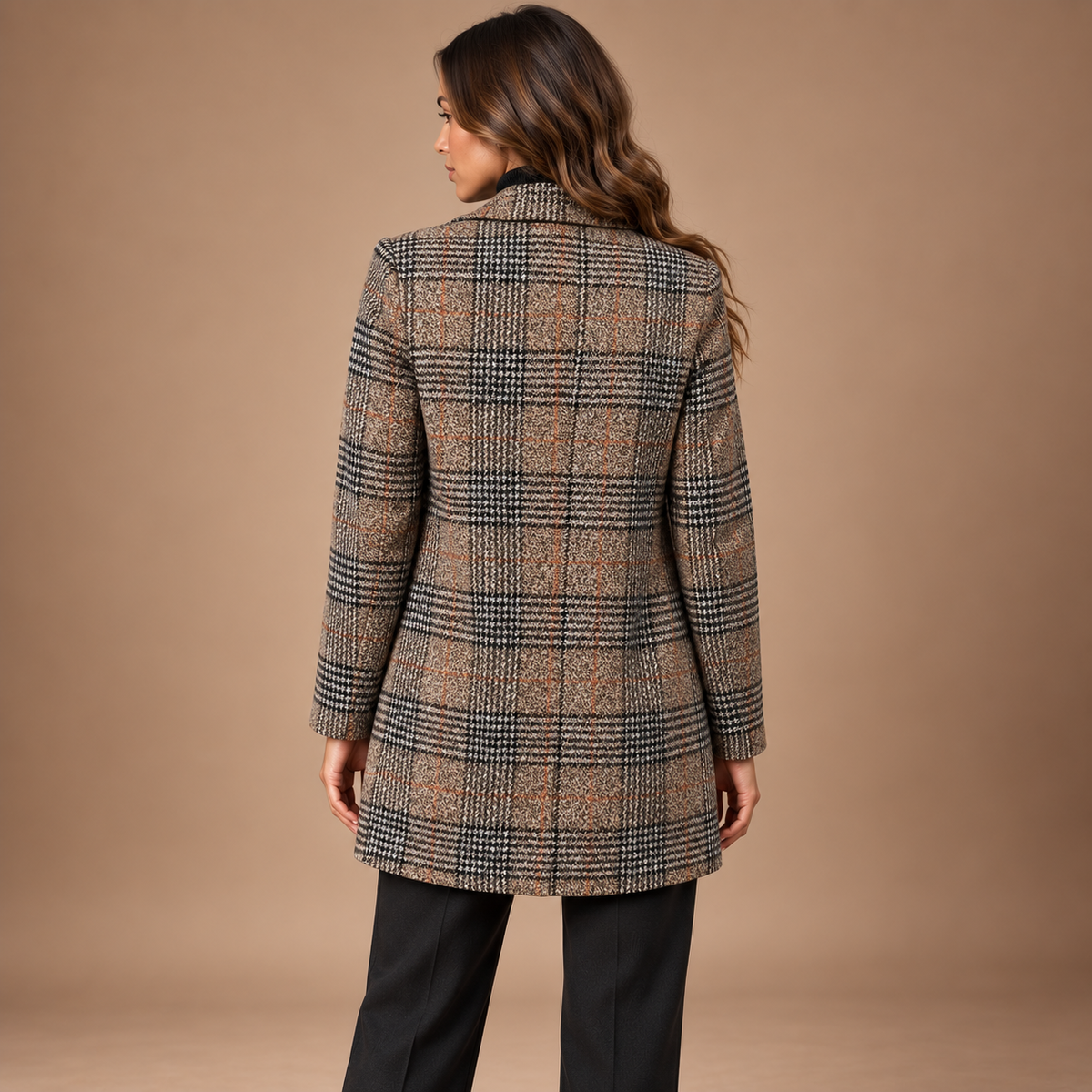 Geruite blazer dames in khaki – achteraanzicht van het ruitpatroon