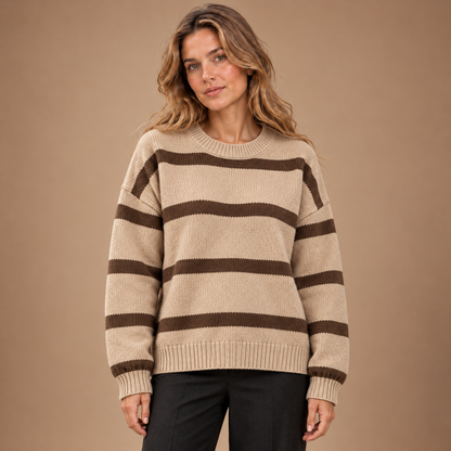 Gestreepte Trui Dames – Gebreide Pullover met Ronde Hals in khaki – vooraanzicht met model