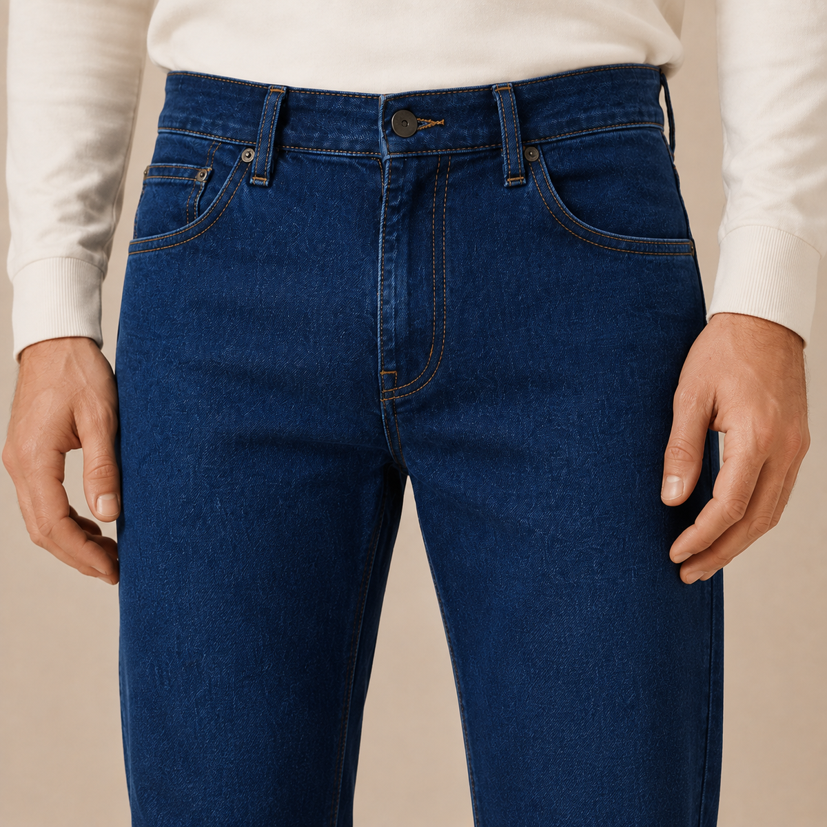 Detail van slim straight jeans heren met stretch, tailleband en vijf zakken