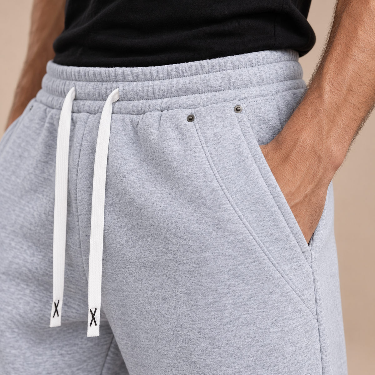 Close-up joggingbroek heren lichtgrijs elastische taille trekkoord en zakdetail