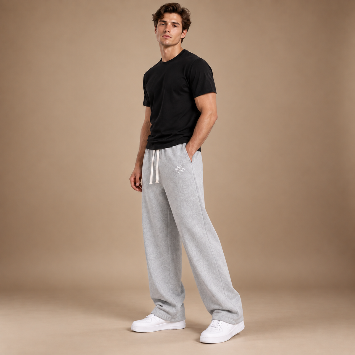Joggingbroek heren wide leg lichtgrijs in studio driekwart aanzicht