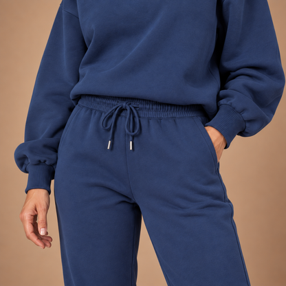 Joggingpak dames met sweatshirt en jogger in marineblauw – detail