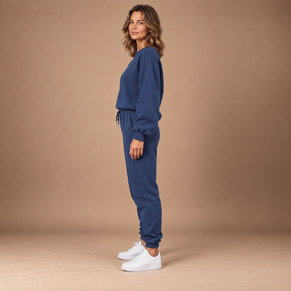 Joggingpak dames met sweatshirt en jogger in marineblauw – zijaanzicht
