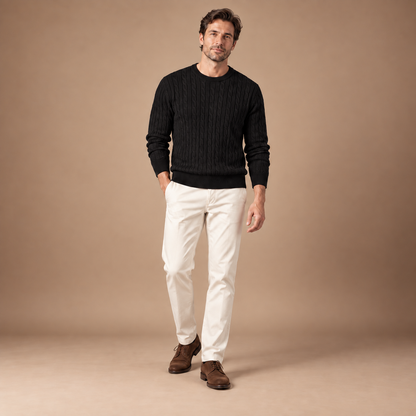 Gebreide trui heren met kabelpatroon en ronde hals in zwart – volledig outfitbeeld