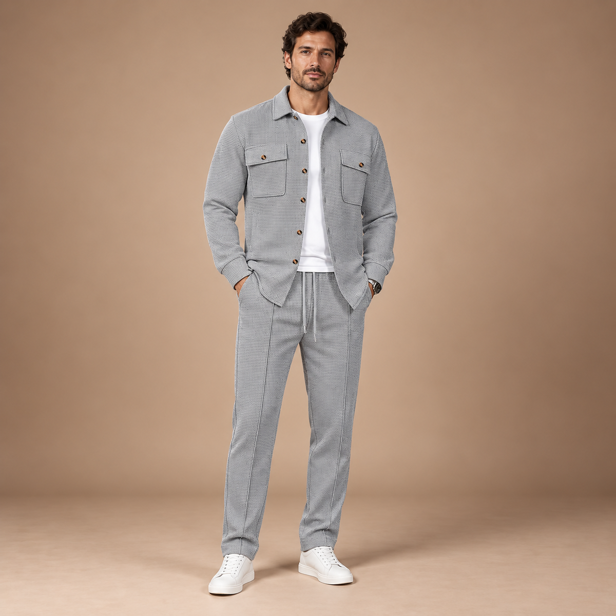 Tweedelige set heren in grijs – overshirt en joggingbroek met wafelstructuur, volledige outfit