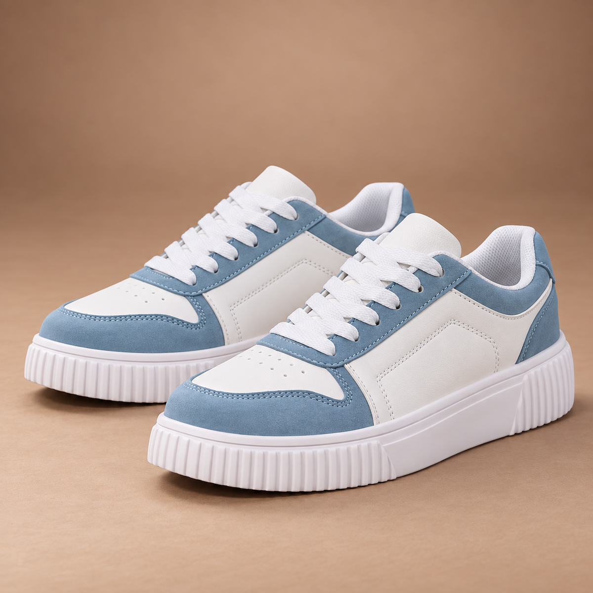 Lichtblauwe platform sneakers voor dames – voorkant