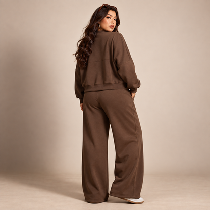 Achteraanzicht bruin plus size trainingspak dames