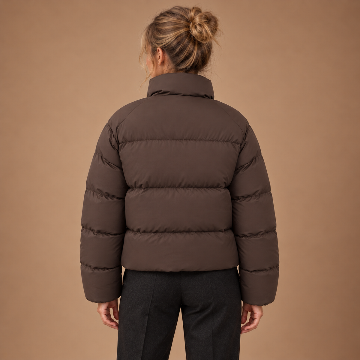 Koffiebruine puffer jas dames – achteraanzicht