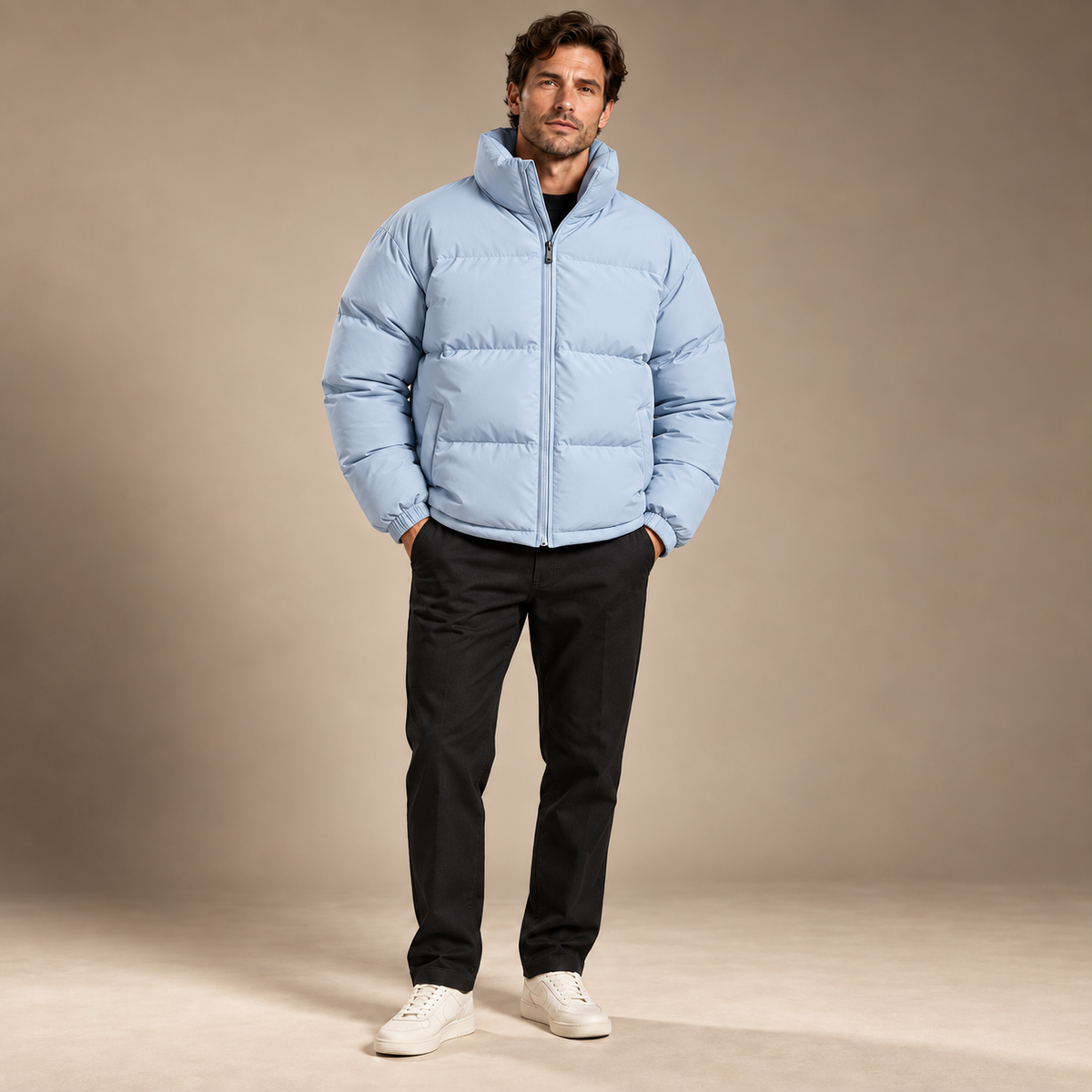 Pufferjas heren lichtblauw gewatteerd volledige outfit studio