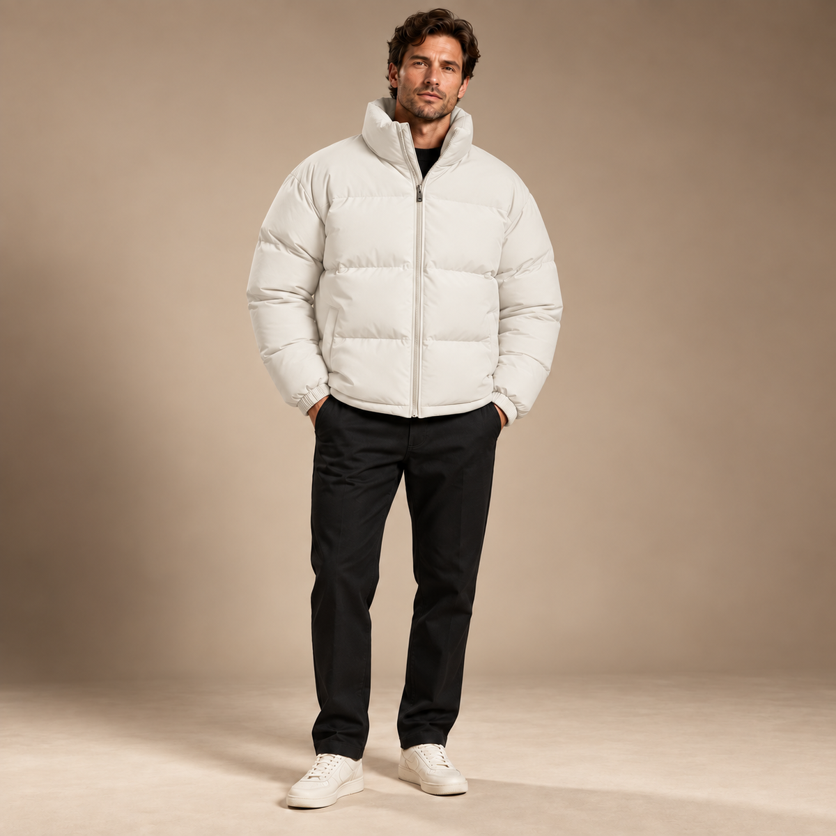 Pufferjas heren wit gewatteerd volledige outfit studio
