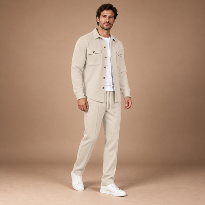 Tweedelige set heren in khaki – overshirt en joggingbroek, volledige outfit