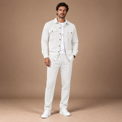 Tweedelige set heren in wit – overshirt en joggingbroek, volledige outfit