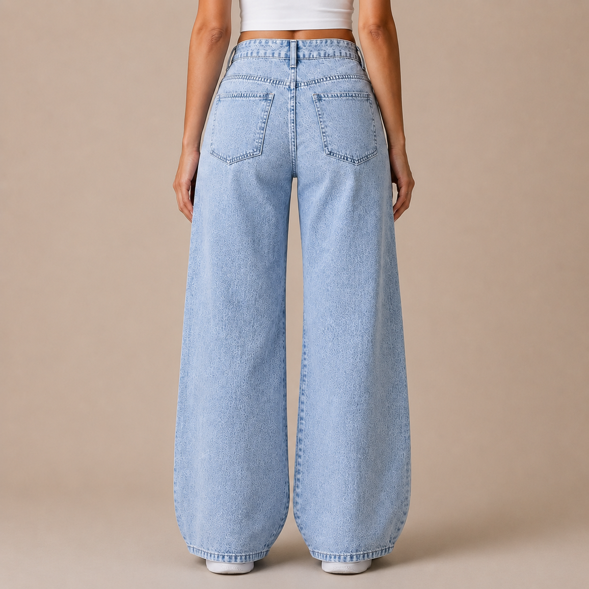 Achteraanzicht van lichtblauwe high-waist wide-leg jeans dames