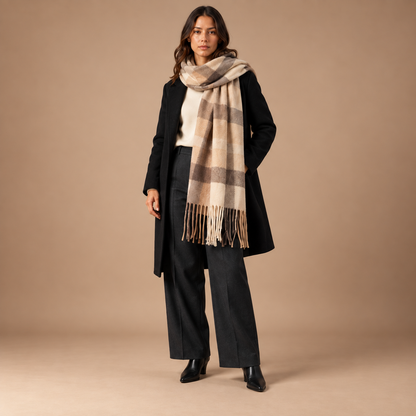 Dames geruite sjaal in beige en bruin – volledige outfit