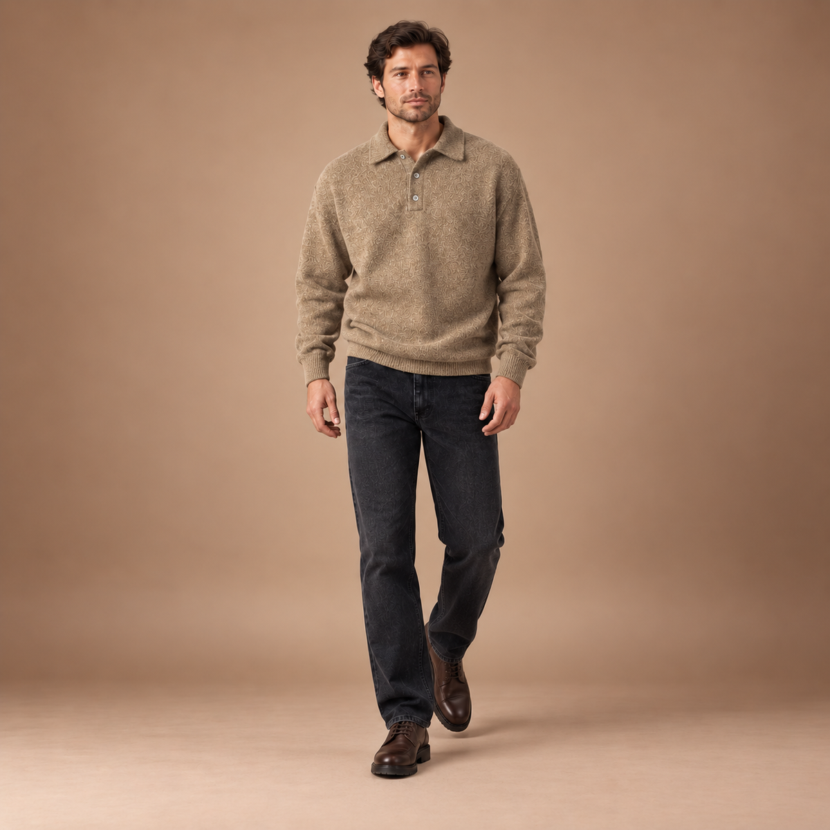 Herenpolotrui met ruime pasvorm en knoopsluiting in geelbruin, volledige outfit
