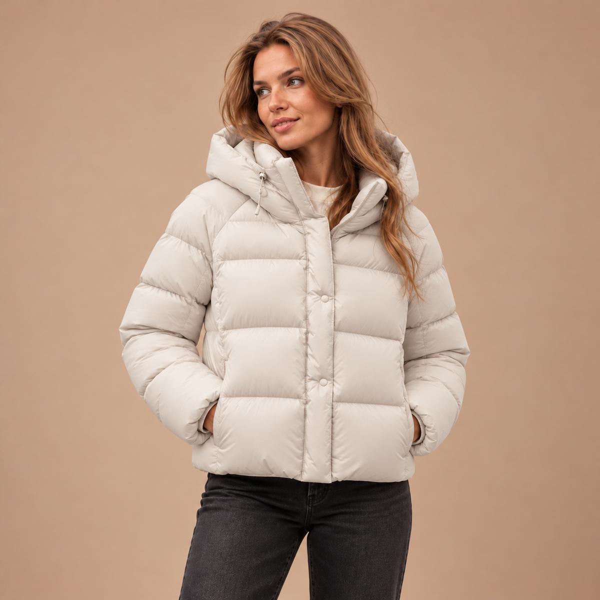 Beige puffer jas voor dames met capuchon – voorkant
