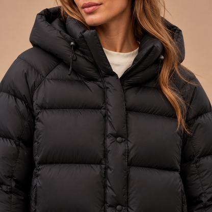 Zwarte puffer jas voor dames met capuchon – detail van afwerking