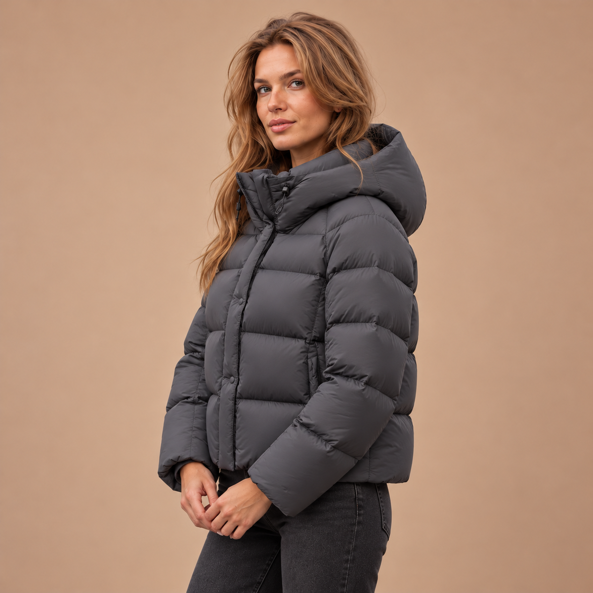 Grijs puffer jas voor dames met capuchon – voorkant