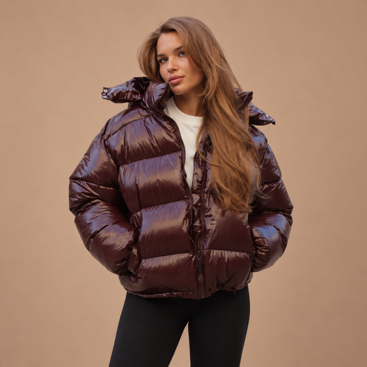 Bordeaux glanzende puffer jas voor dames – productgericht vooraanzicht