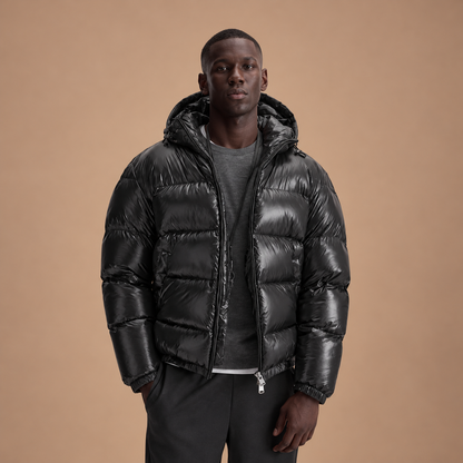 Zwarte puffer jas voor heren met capuchon – productgericht vooraanzicht